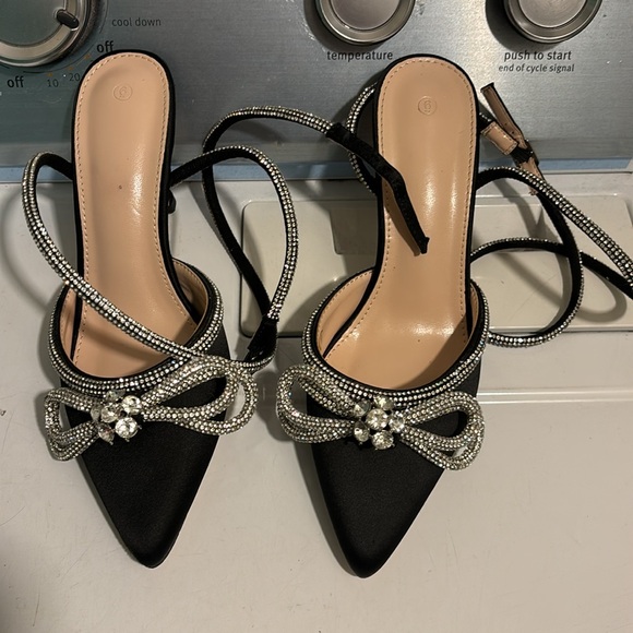 Size 6 . Front bow. Black only wore twice - Picture 5 of 6